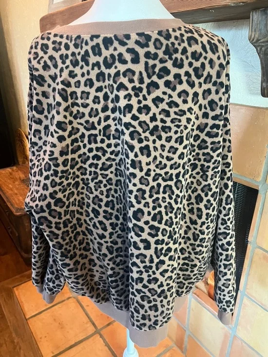 Nike Sportswear Phoenix Fleece Oversized Printed Crew-Neck Sweatshirt, size 1X - Picture 4 of 6